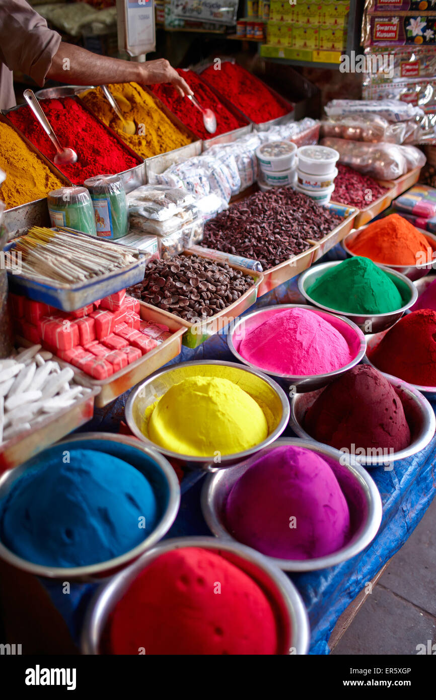 Kumkum, coloured powder for Bindi dots, stall at Devaraja Market, Mysore, Karnataka, India Stock Photo