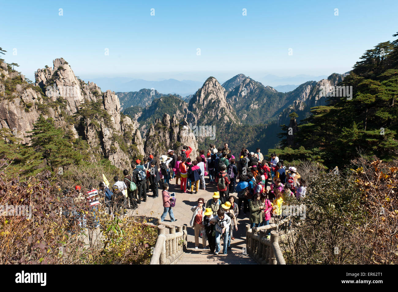 Chinese tourists at the viewpoint, rocky mountains, Mount Huangshan, Huang Shan, Anhui Province, China Stock Photo