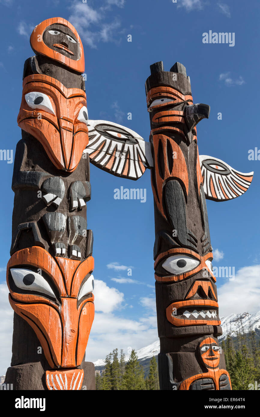 Totem Poles at Sunwapta resort, Alberta, Canada Stock Photo