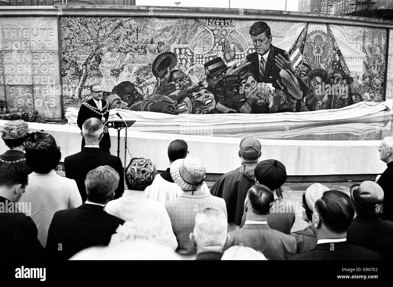 Unveiling of President Kennedy 160,000 piece memorial mosaic, located in Kennedy Gardens, St Chad's Circus, Birmingham. Designed by Kenneth Budd. Unveiled 8th July 1968. Stock Photo