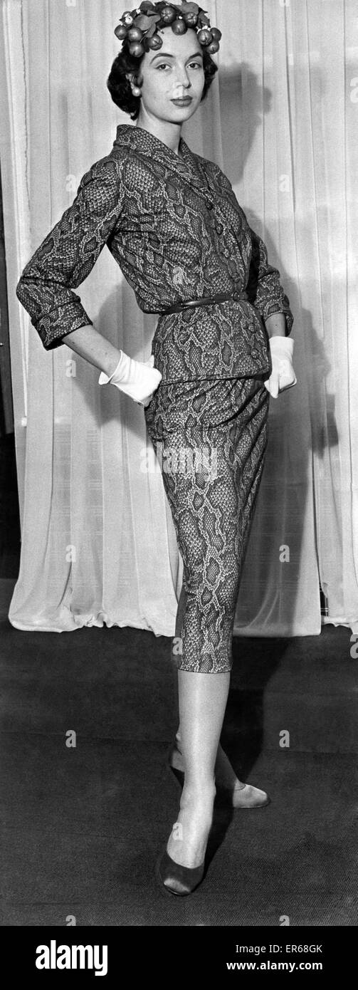 Clothing-Fashion 1954: 'Just Eve' No. 32, a snake print jersey suit. February 1954 P023682 Stock Photo