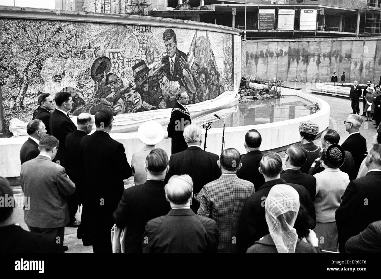 Unveiling of President Kennedy 160,000 piece memorial mosaic, located in Kennedy Gardens, St Chad's Circus, Birmingham. Designed by Kenneth Budd. Unveiled 8th July 1968. Stock Photo