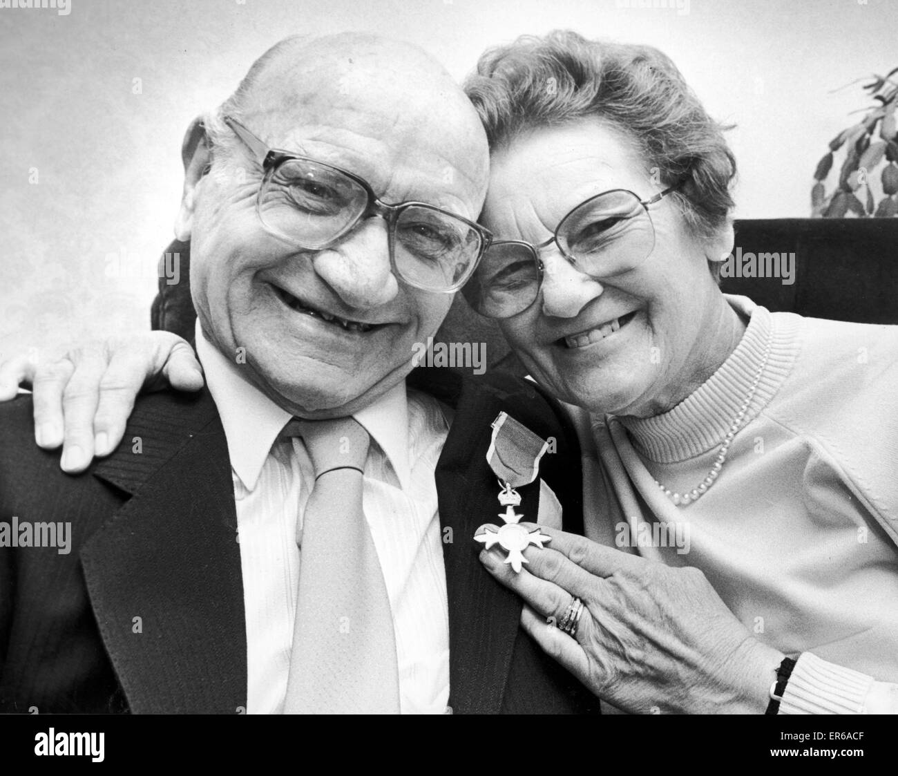 Disabilities Campaigner and sportsman seen here with his wife Peggy after their visit to Buckingham Palace where Len received his MBE. 23rd March 1989 Stock Photo