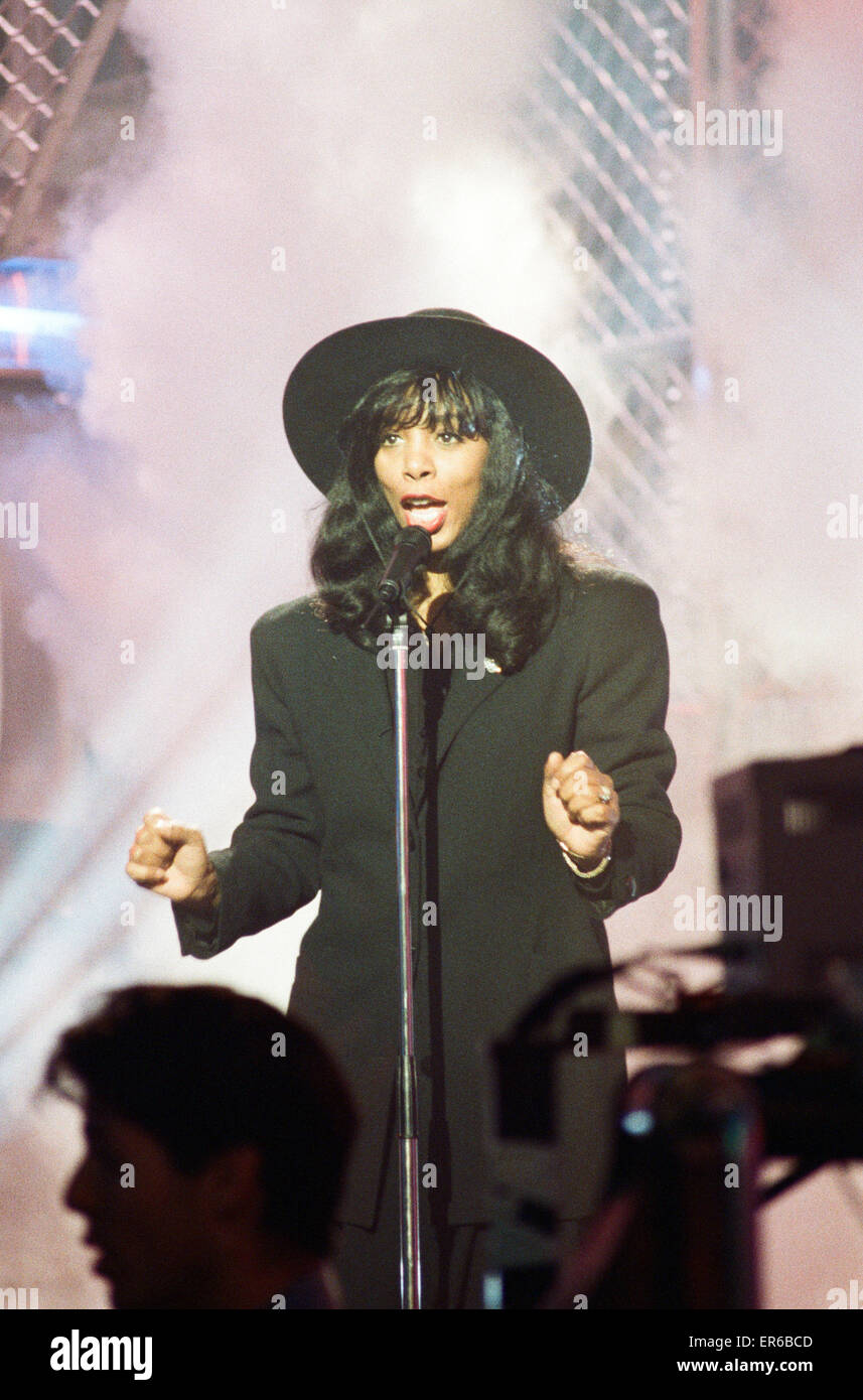 Donna Summer, performing on BBC's Top of The Pops, 1st March 1989 Stock  Photo - Alamy