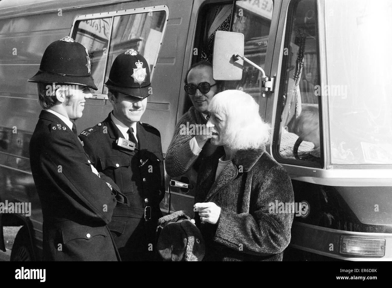 'A day in the life of Jimmy Saville' Feature by Mike Hellicar.  Here he is pictured talking to police officers beside his motor home caravan outside Kings Cross railway station. 7th October 1971. Stock Photo