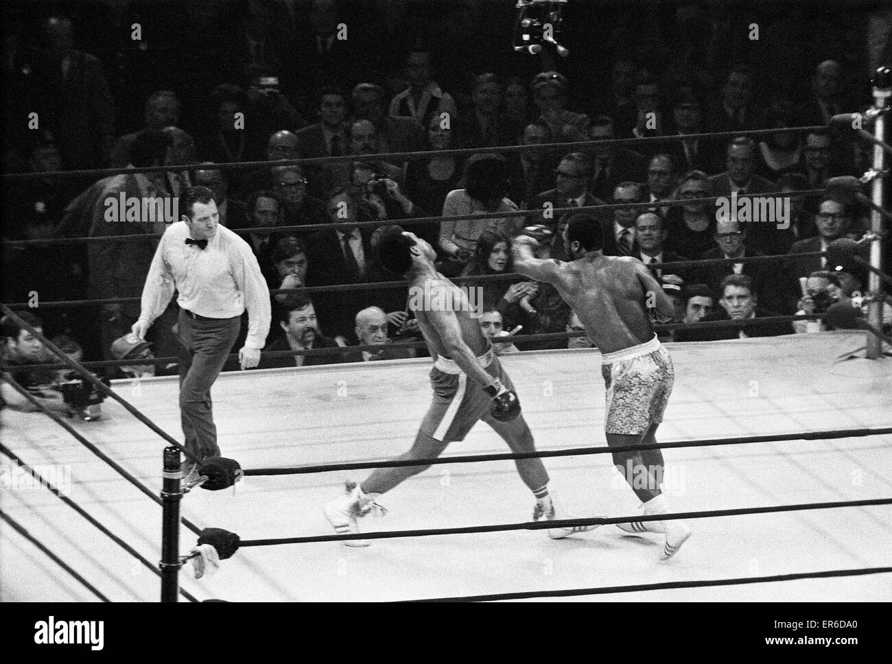 The Fight of the Century (also known as The Fight) is the title boxing writers and historians have given to the boxing match between champion Joe Frazier (26-0, 23 KOs) and challenger Muhammad Ali (31-0, 25 KOs), held on March 8, 1971, at Madison Square G Stock Photo