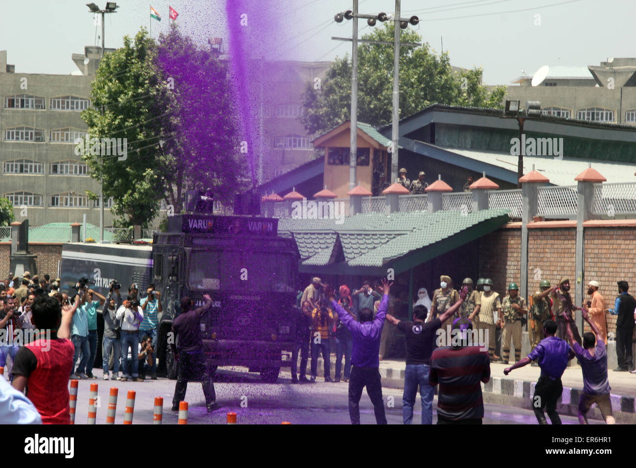 Srinagar, Kashmir. 28th May, 2015. Jammu and Kashmir government employees shouting anti-government slogans as Police can charge and sprayed purple-colored water from water cannon to disperse them during a protest in Srinagar, on Thursday. Police detained dozens of employees during the protesters. The employees had planned to picket the Civil Secretariat, which houses offices of the Chief Minister, ministers Mufti Mohd Sayed and top bureaucrats Credit:  NISARGMEDIA/Alamy Live News Stock Photo