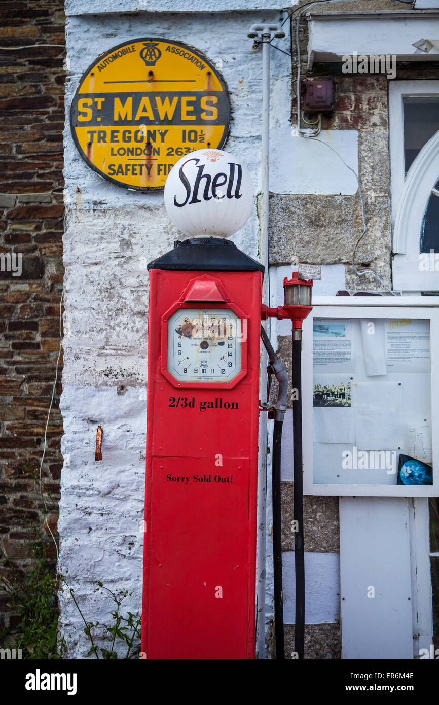 Vintage Shell Petrol Pump, St Mawes, Cornwall Stock Photo