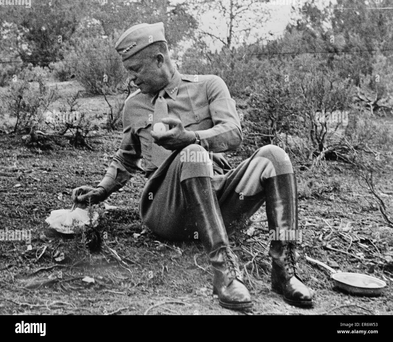 General Dwight D. Eisenhower stopping for noon mess by the r Stock Photo
