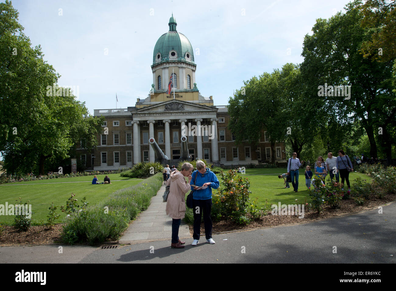 Lambeth. Imperial War Museum.Two people look at a phone map in front of the museum. Stock Photo