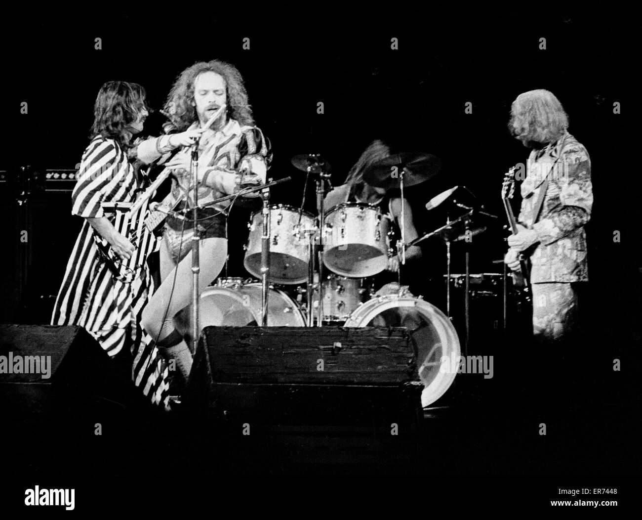 jethro-tull-in-concert-1975-jeffery-hammond-ian-anderson