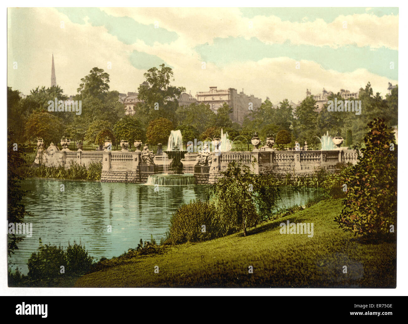 Kensington Gardens, the fountains, London, England Stock Photo Alamy