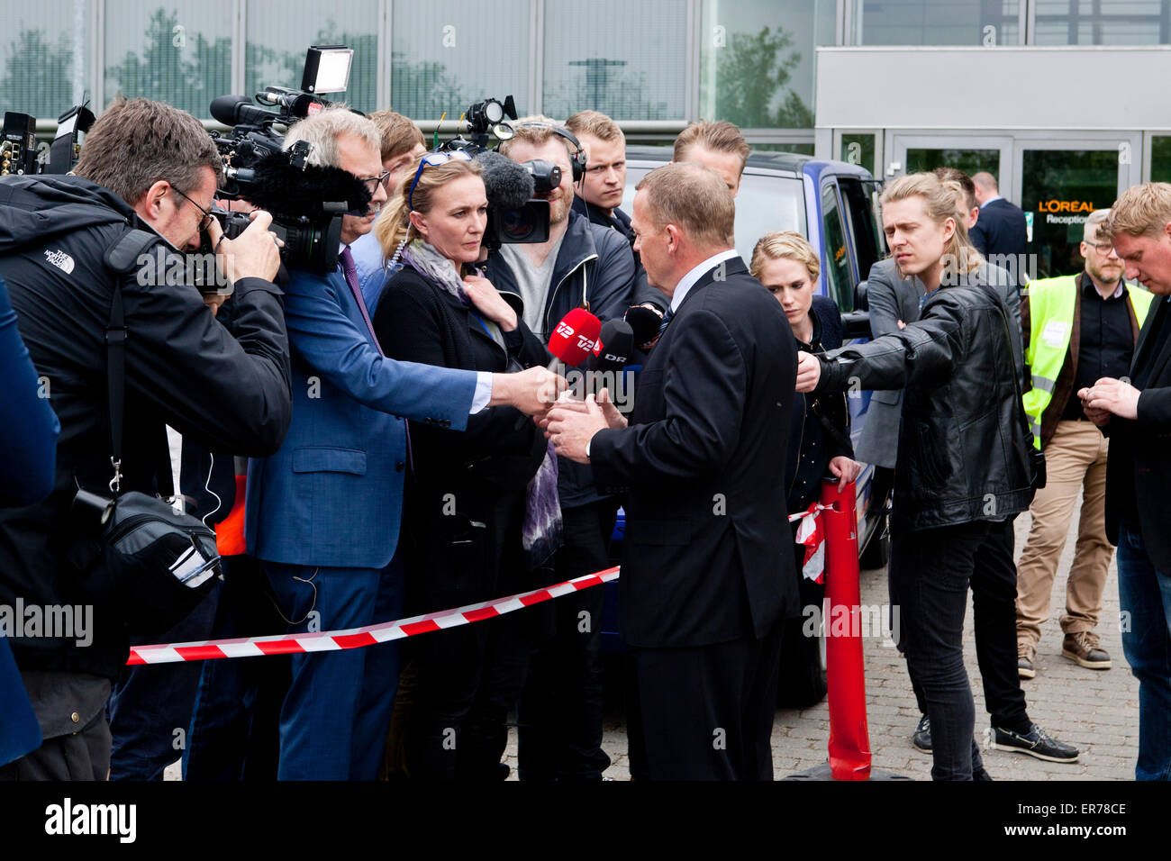 Greve, Denmark, May 28th, 2015: Opposition leader Lars Lokke Rasmussen (Venstre, read: The Liberal) visits L'Oréal’s Nordic distribution center. Here pictured being interviewed by the press, who had many questions to Lokke’s recent statement regarding social security versus wages Credit:  OJPHOTOS/Alamy Live News Stock Photo