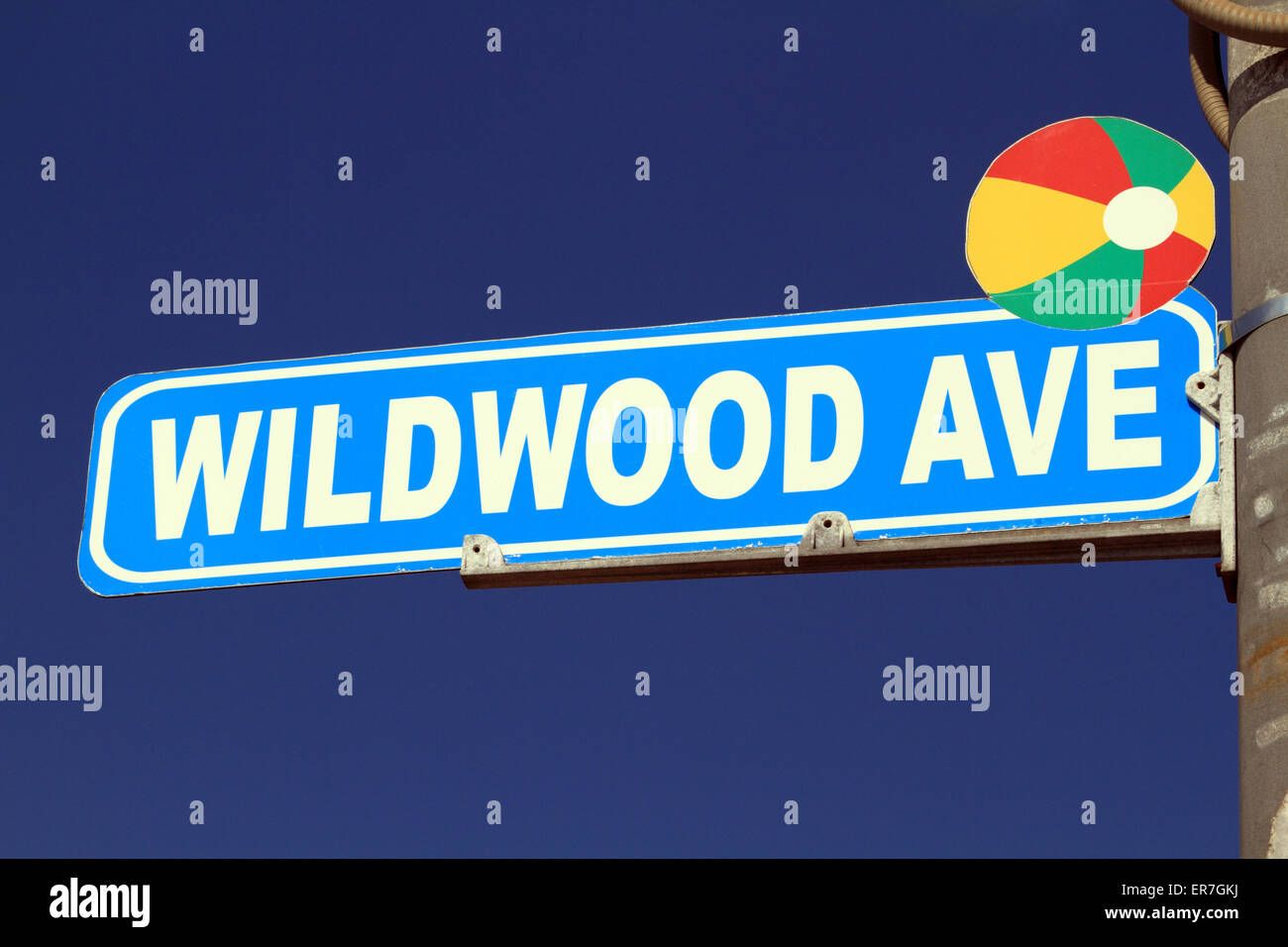 Wildwood Ave street sign. The Wildwoods comprised of Wildwood, Wildwood Crest and North Wildwood are a popular resort area in NJ Stock Photo