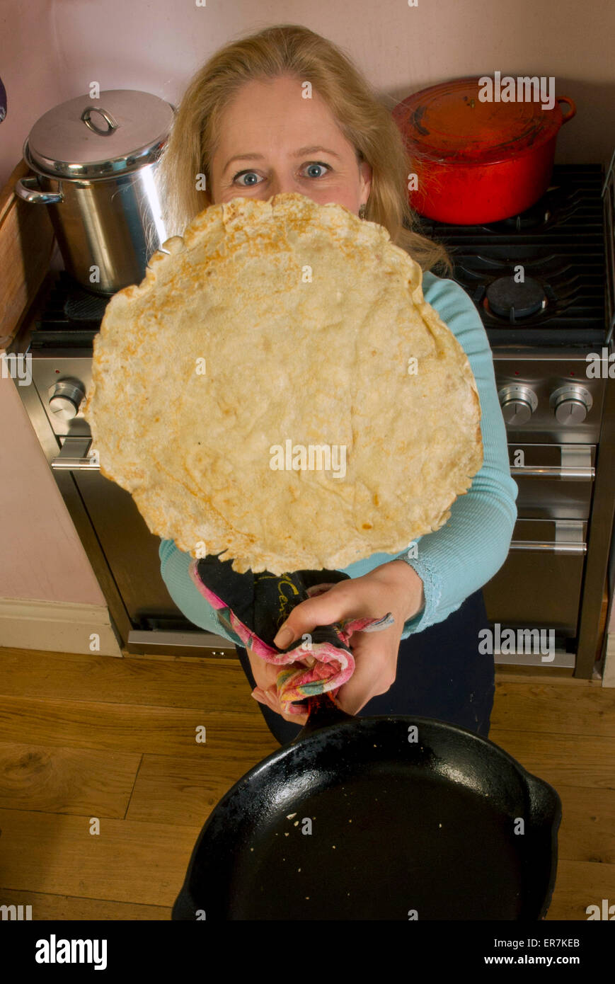 Pancake maker hi-res stock photography and images - Alamy