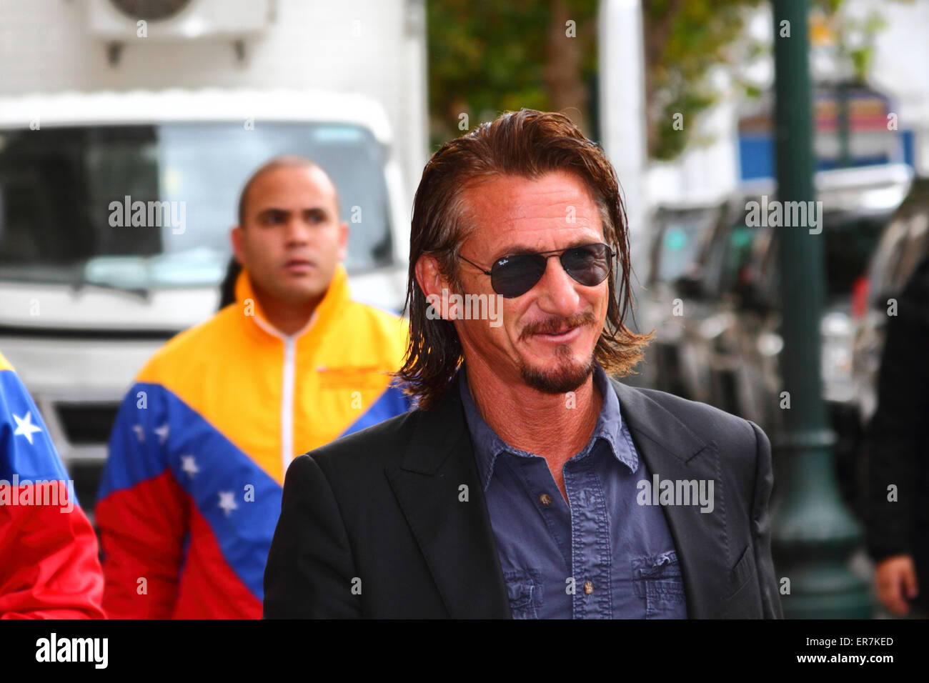 American actor Sean Penn arrives at the Presidential Palace for a meeting  with Bolivian president Evo Morales, La Paz, Bolivia Stock Photo - Alamy