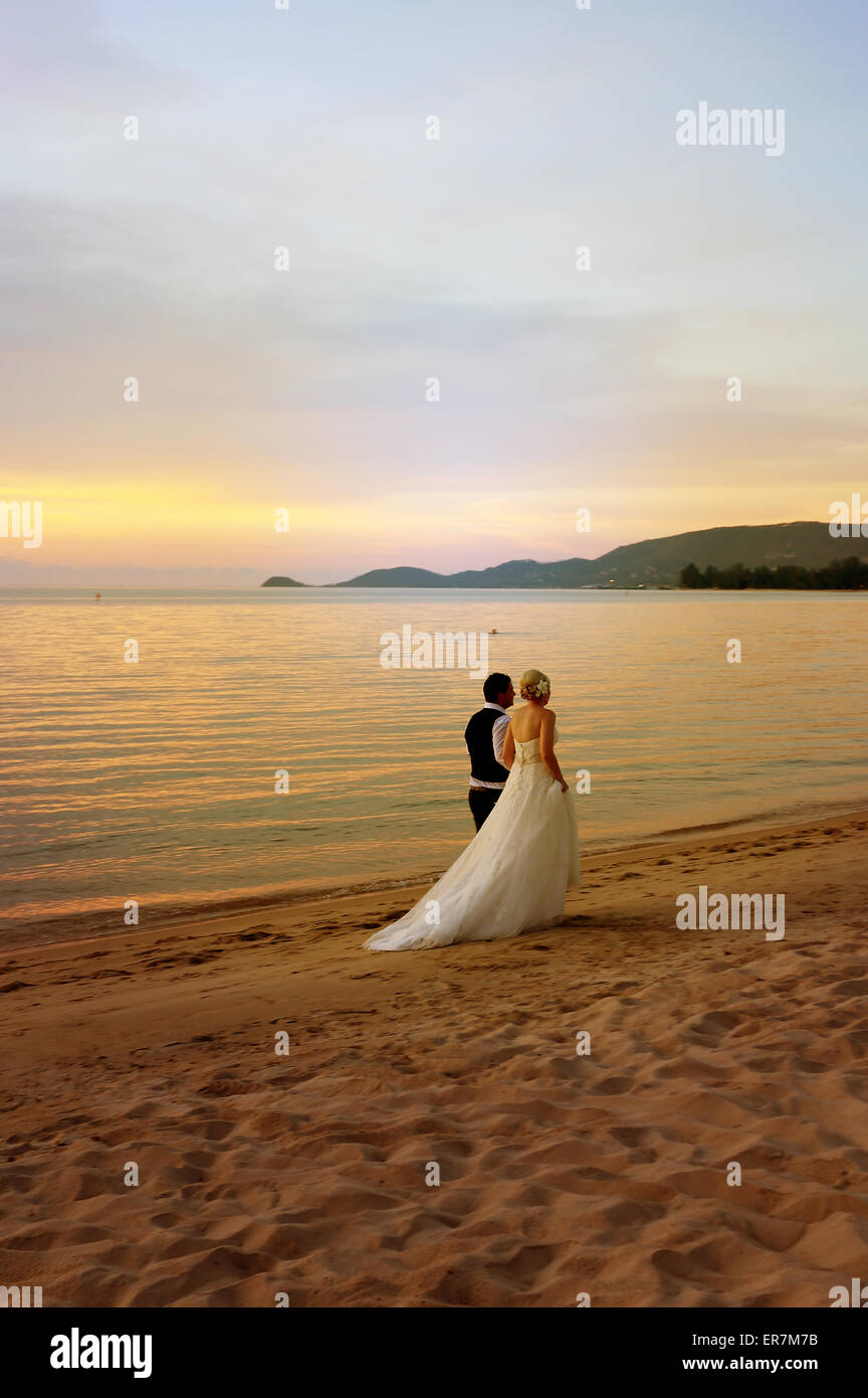 Newlyweds on background sea hi-res stock photography and images - Alamy