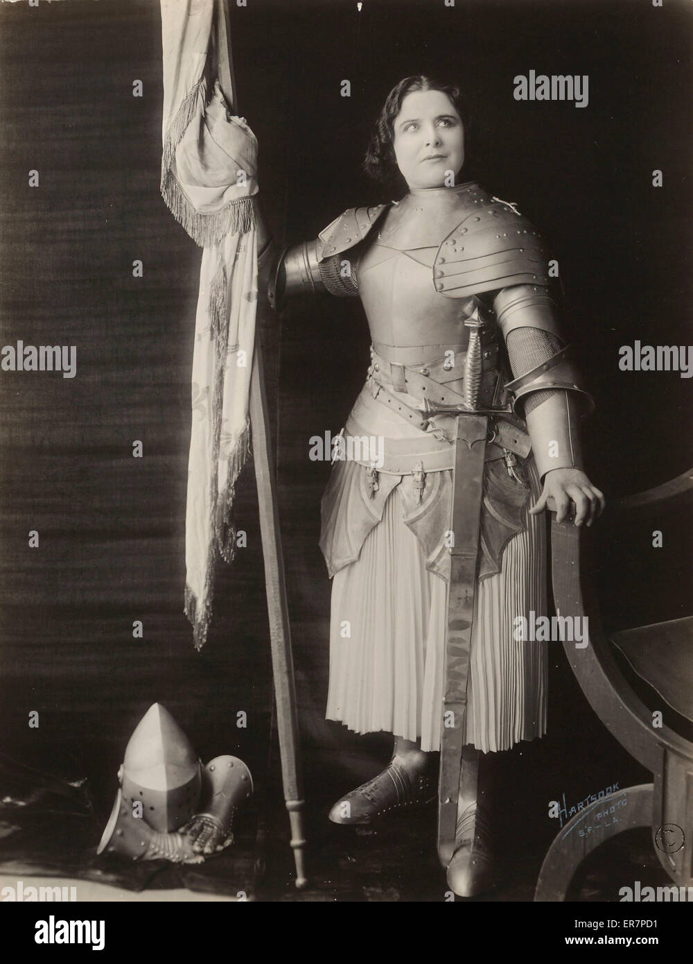 Geraldine Farrar, dressed in costume as Joan of Arc, holding Stock Photo