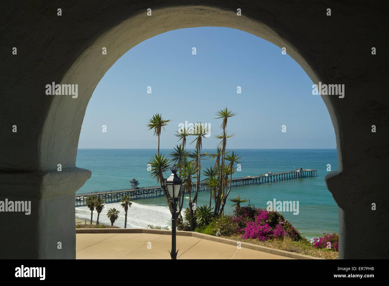 The popular pleasure pier at San Clemente extends 1,296 feet (395 m.) into the blue Pacific Ocean in Southern California, USA. Stock Photo