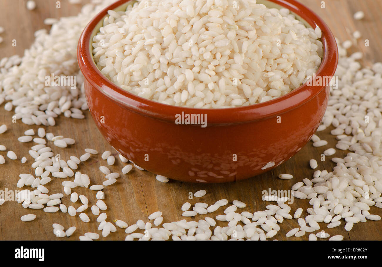 Uncooked arborio rice in a clay bowl. Selective focus Stock Photo Alamy