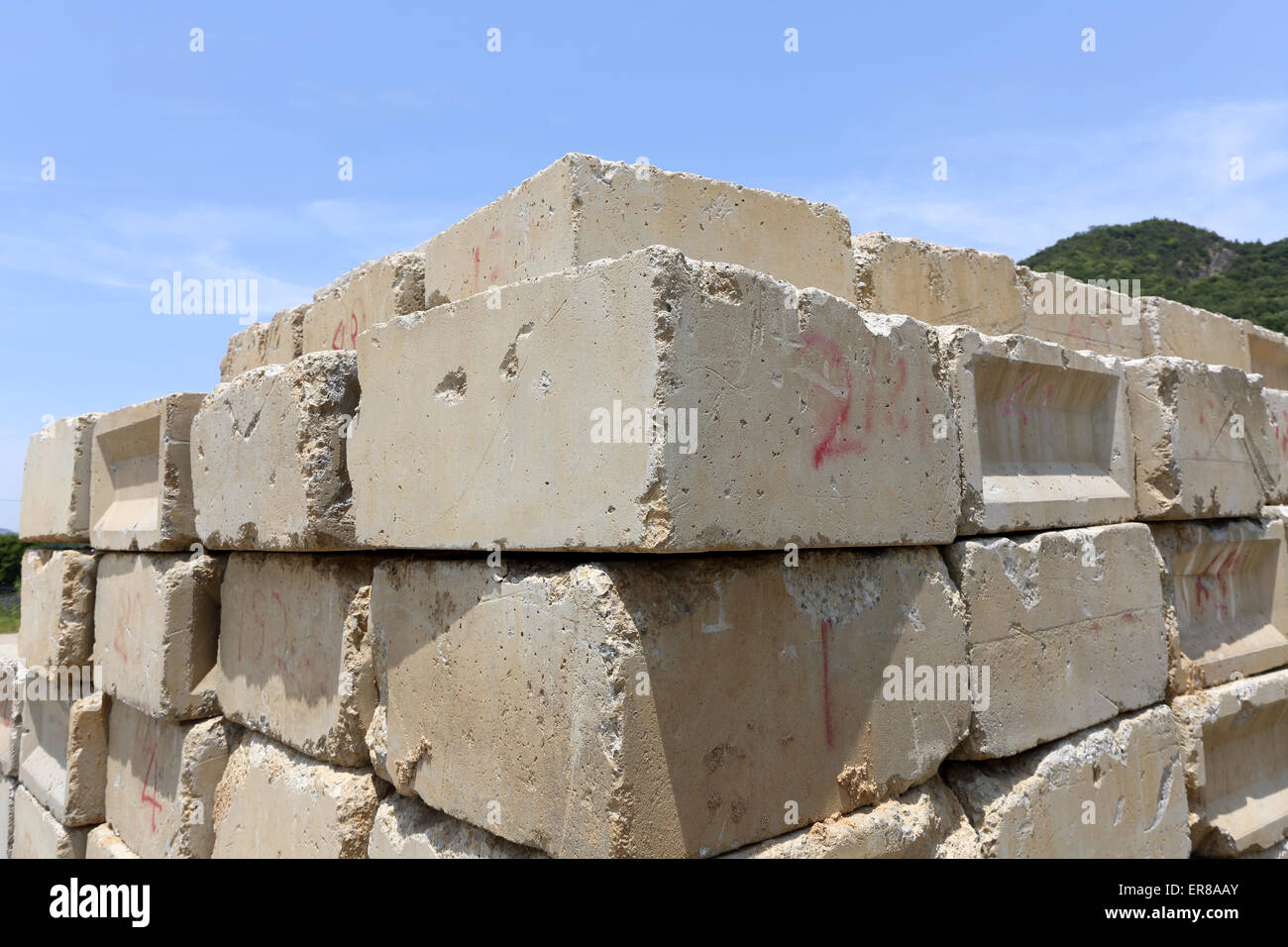 Stackable store stone blocks