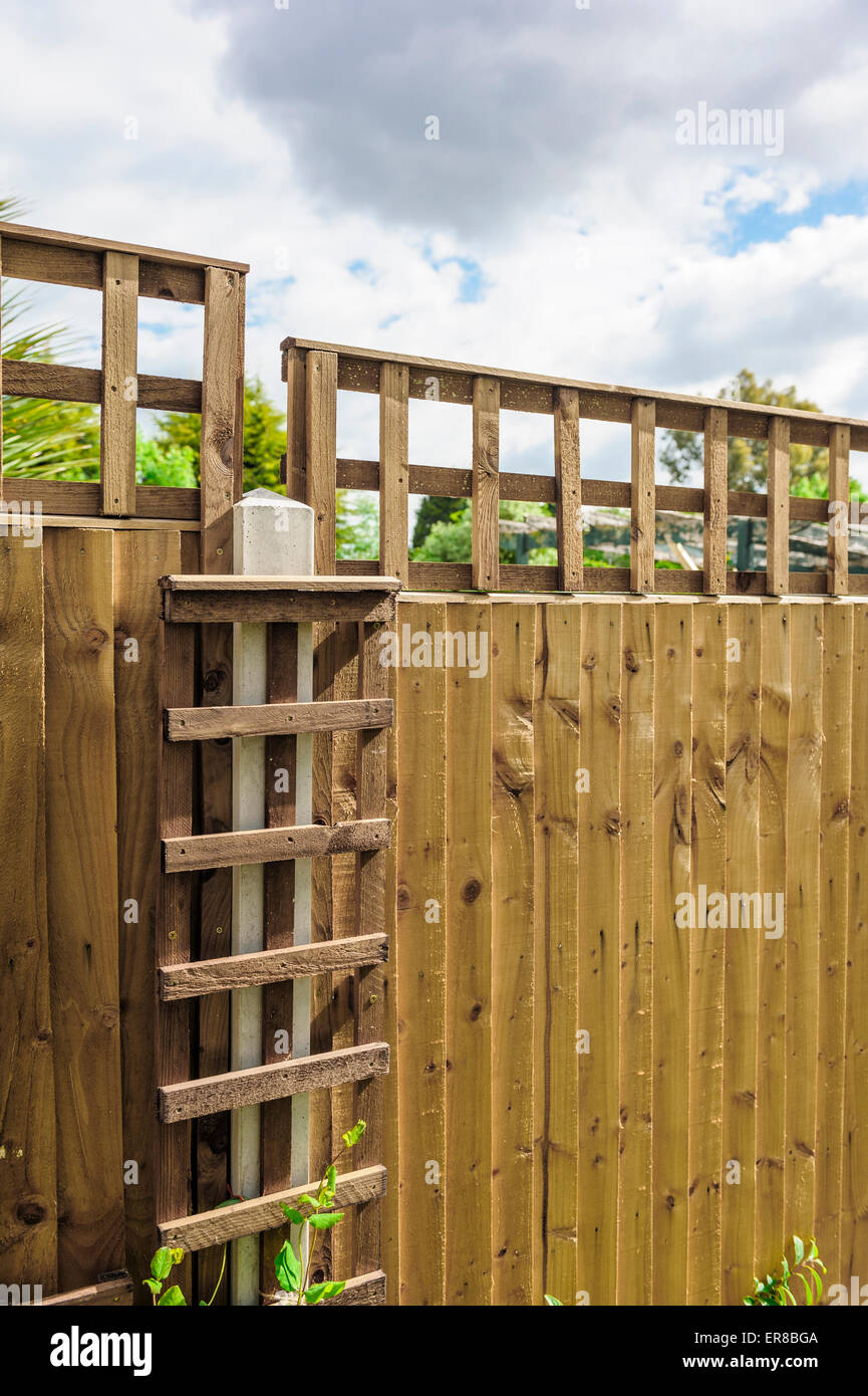 Trellis Fencing Hi Res Stock Photography And Images Alamy