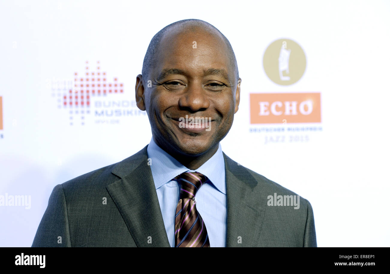 Hamburg, Germany. 28th May, 2015. US American musician Branford Marsalis arrives to the Echo Jazz award ceremony in Hamburg, Germany, 28 May 2015. The awards in 21 categories are being presented for the sixth time by the Deutsche Phono-Akademie. Photo: DANIEL REINHARDT/dpa/Alamy Live News Stock Photo