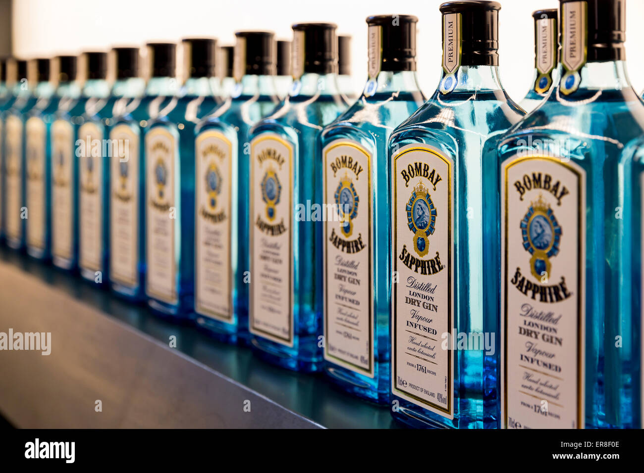 Gin shop, Bombay Sapphire Distillery Visitor Centre, Laverstoke, Hampshire, England, UK. Stock Photo