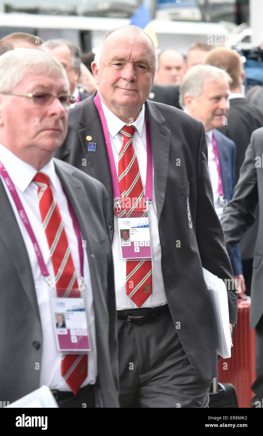Zurich, Switzerland. 29th May, 2015. FIFA delegate Trefor Lloyd HUGHES (Wales) arrives at Zurich Hallenstadion for the 2015 FIFA congress. Credit:  thamerpic/Alamy Live News Stock Photo