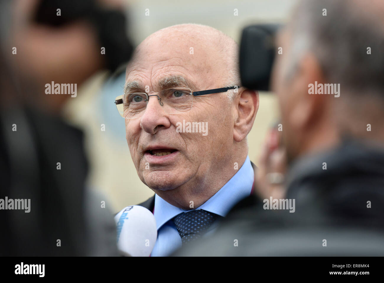 Zurich, Switzerland. 29th May, 2015. Michael Van Praag, Dutch FIFA delegate and chairman of the Royal Dutch Football Association, during an interview after arriving at Zurich Hallenstadion for the 2015 FIFA congress. Credit:  thamerpic/Alamy Live News Stock Photo