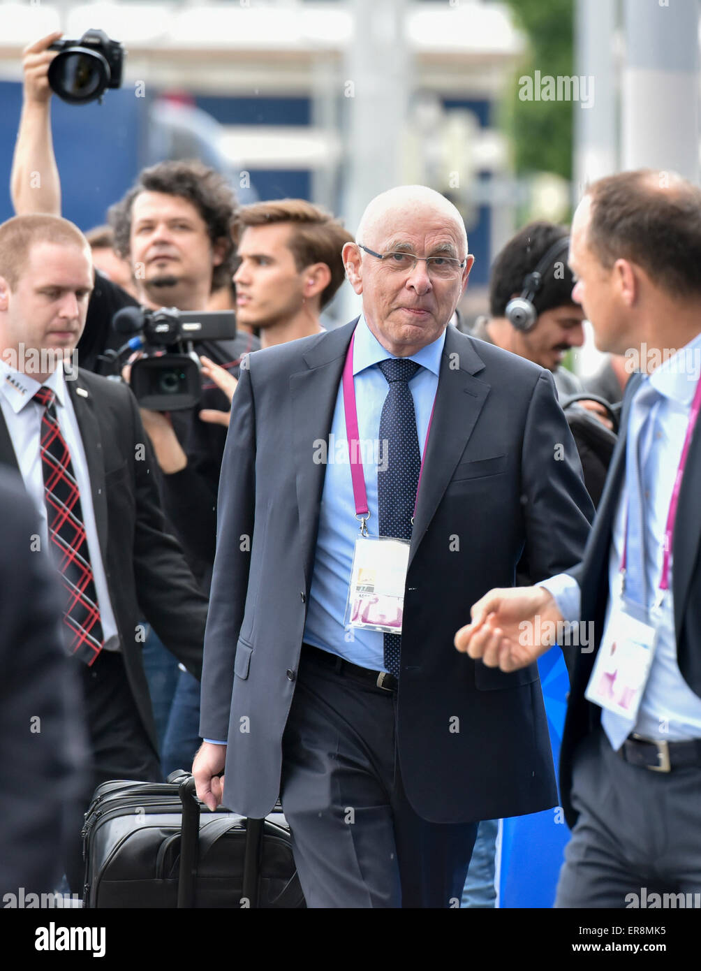 Zurich, Switzerland. 29th May, 2015. Michael Van Praag, Dutch FIFA delegate and chairman of the Royal Dutch Football Association, arrives at Zurich Hallenstadion for the 2015 FIFA congress. Credit:  thamerpic/Alamy Live News Stock Photo