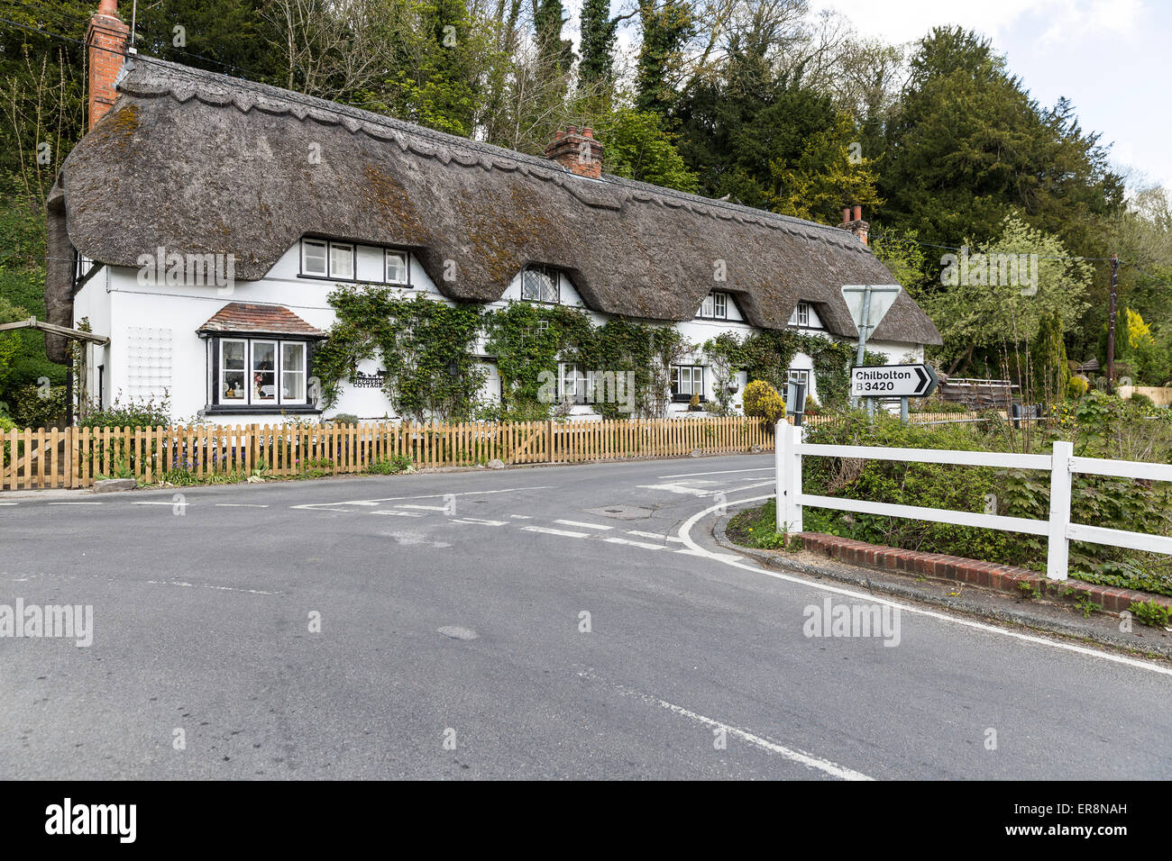 Thatched cottages by River Test, Wherwell, Hampshire, England, UK Stock