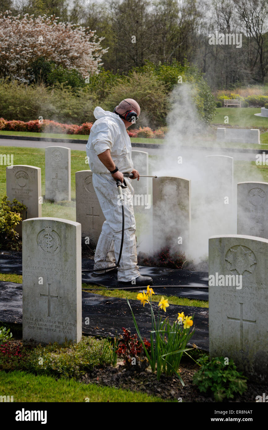 CWGC cemetery headstones in Brookwood Cemetery being steam cleaned to remove algae Stock Photo