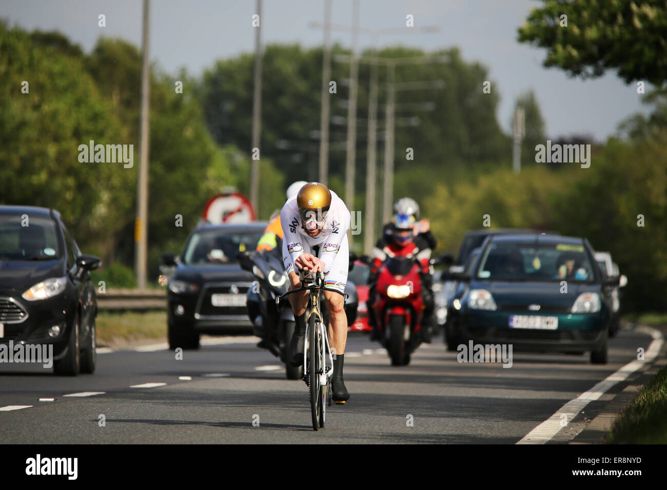 Bradley Wiggins taking part in the City Road Club 10 miles race in South Cave, East Yorkshire, in world champion rainbow colours Stock Photo