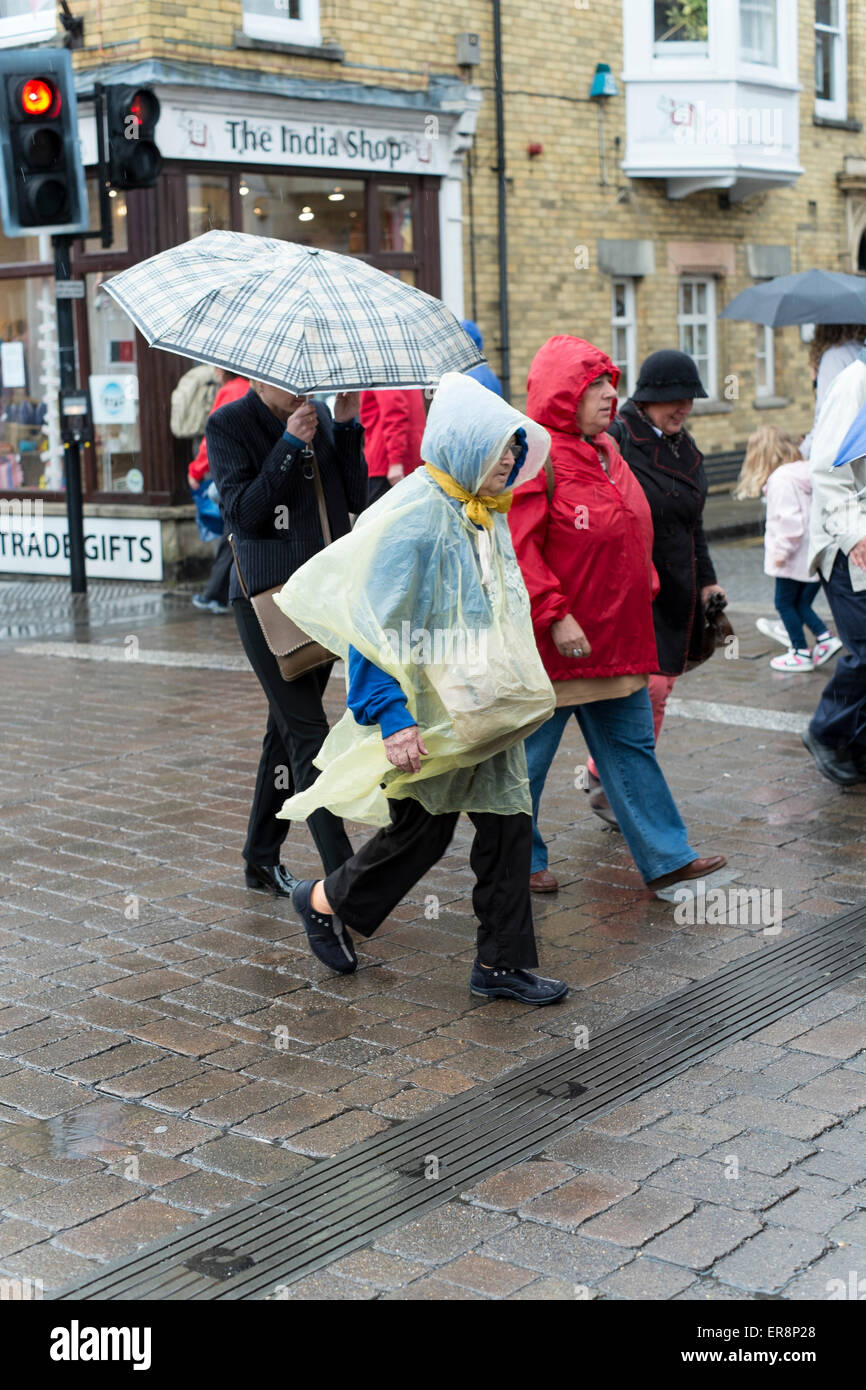 Salisbury 29th May 2015 Uk Weather A Wet Day In Salisbury For Tourists Credit Paul Chambers Alamy Live News Salisbury 29th May 2015 Uk Weather A Wet Day In Salisbury For Tourists Credit Paul Chambers Alamy Live News