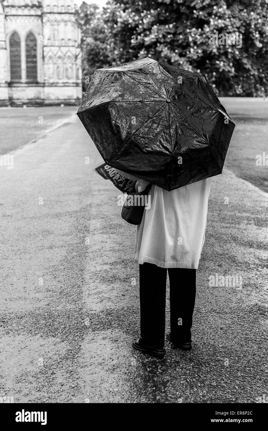 Salisbury 29th May 2015 Uk Weather A Wet Day In Salisbury For Tourists Credit Paul Chambers Alamy Live News Salisbury 29th May 2015 Uk Weather A Wet Day In Salisbury For Tourists Credit Paul Chambers Alamy Live News
