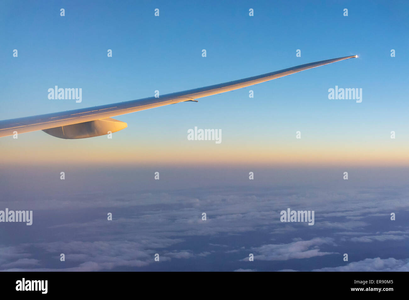 Aircraft wing hi-res stock photography and images - Alamy