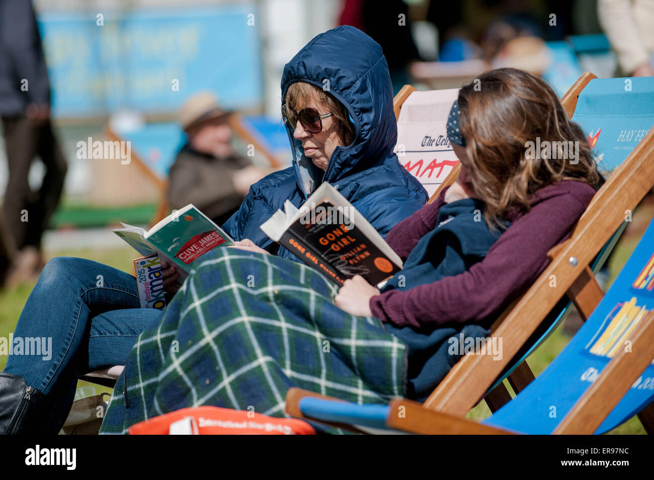 Hay on Wye, UK. Thursday 28 May 2015  Pictured: People read books in the sunshine at Hay Re: The 2015 Hay Festival takes place in Hay on Wye, Powys, Wales Stock Photo