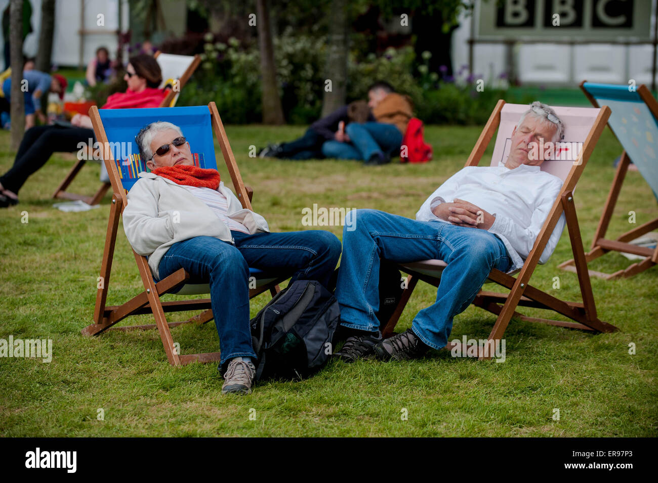 Hay on Wye, UK. Thursday 28 May 2015  Pictured: People relax in the Sun at the Hay Festival RE: The Hay Festival takes place in Hay on Wye, Powys, Wales Stock Photo