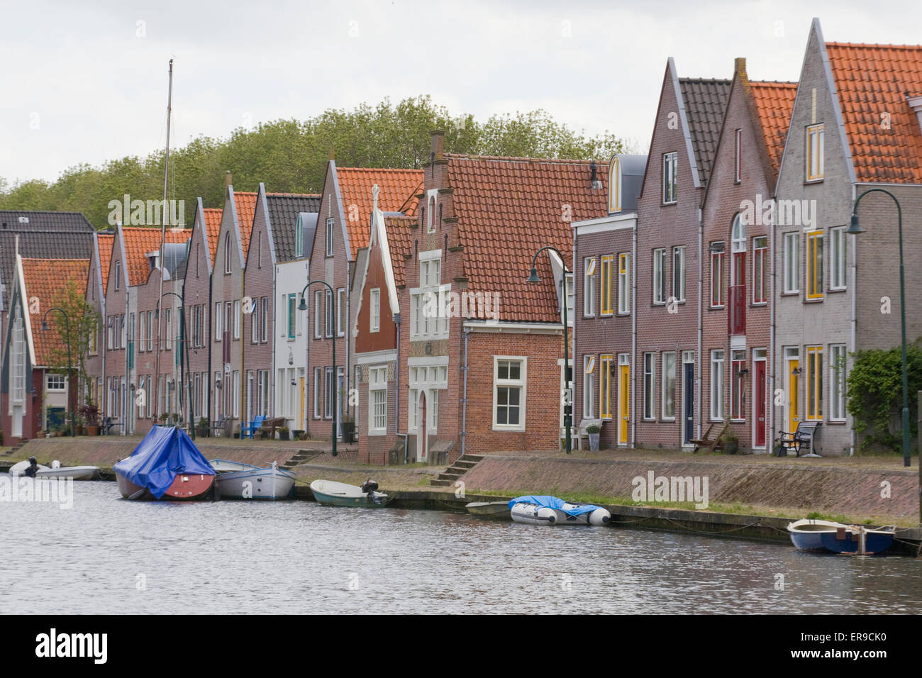 Houses and boats on the waterways in Gouda Holland Stock Photo Alamy