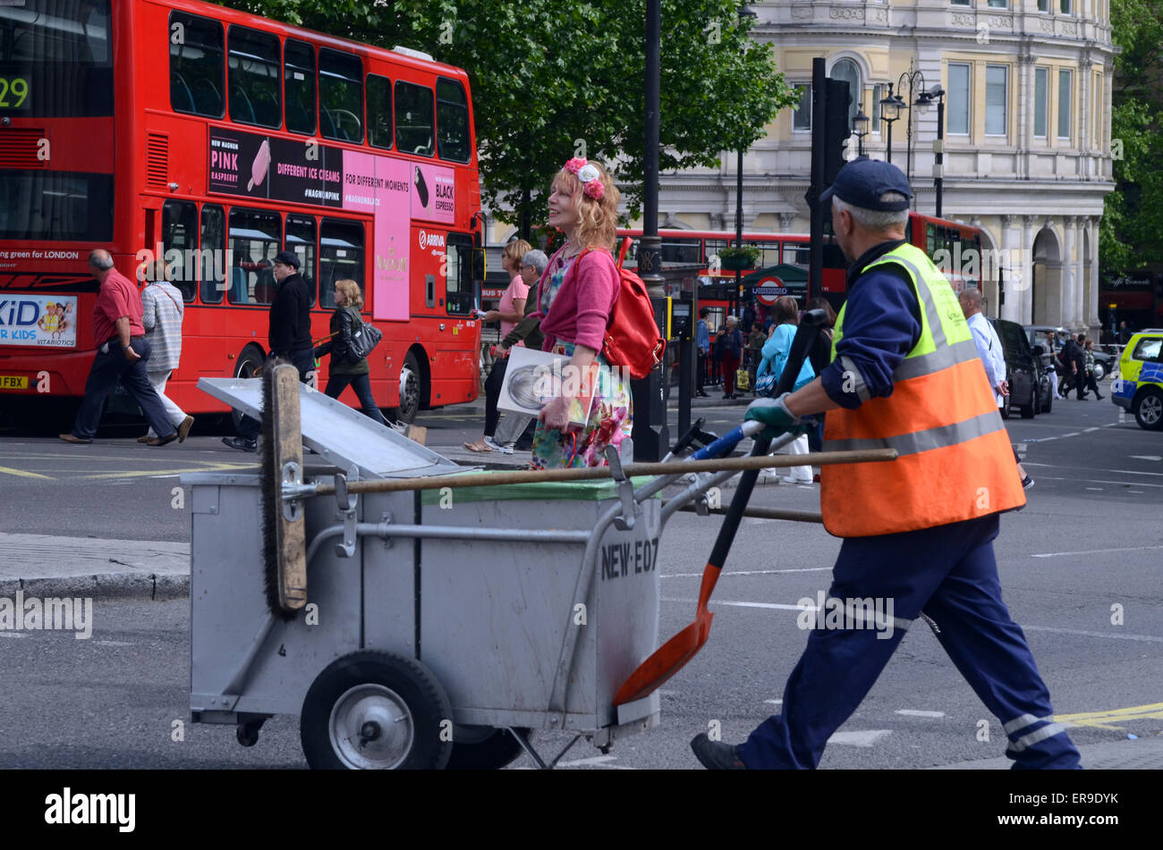 London, UK, 27 May 2015, clean up and girl in Trafalgar Square Stock ...