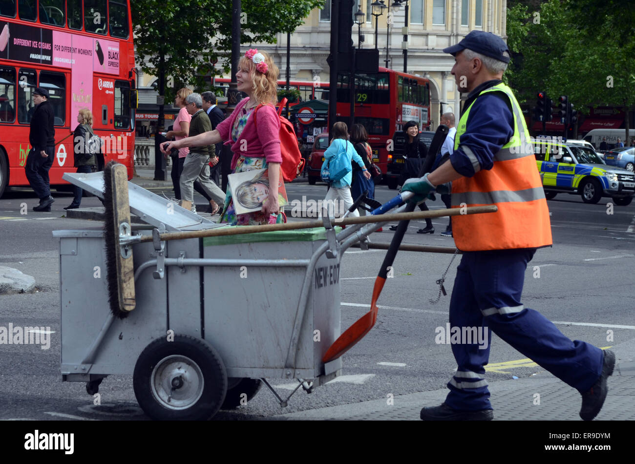 London, UK, 27 May 2015, clean up and girl in Trafalgar Square Stock ...