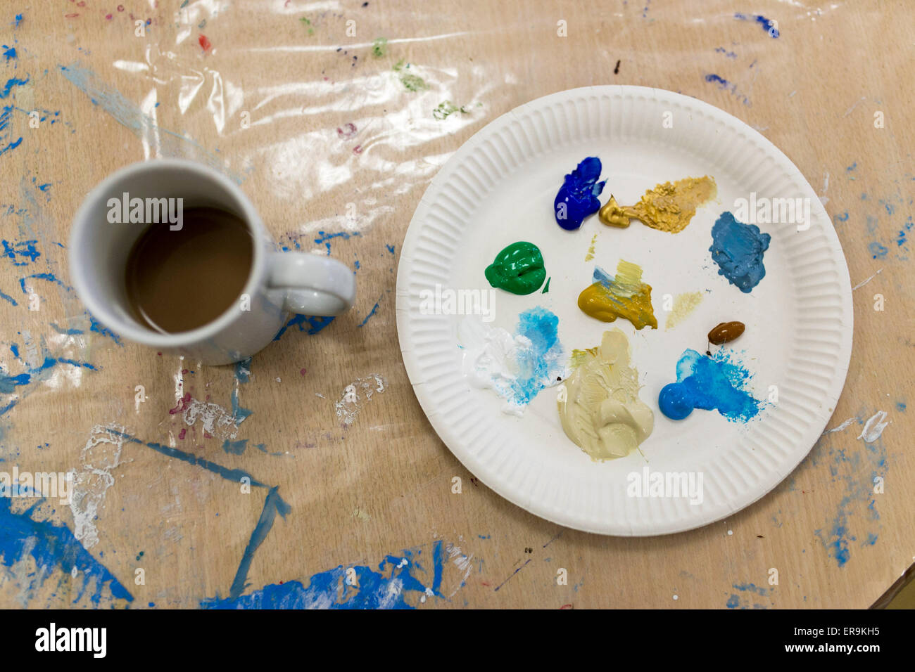 a paper plate being used as a paint palette Stock Photo Alamy