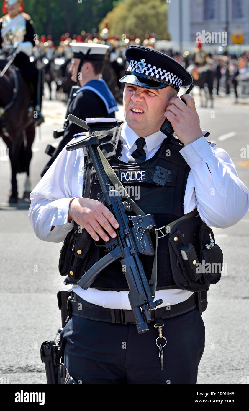 London, England, UK. Armed police officer with a Heckler & Koch MP5