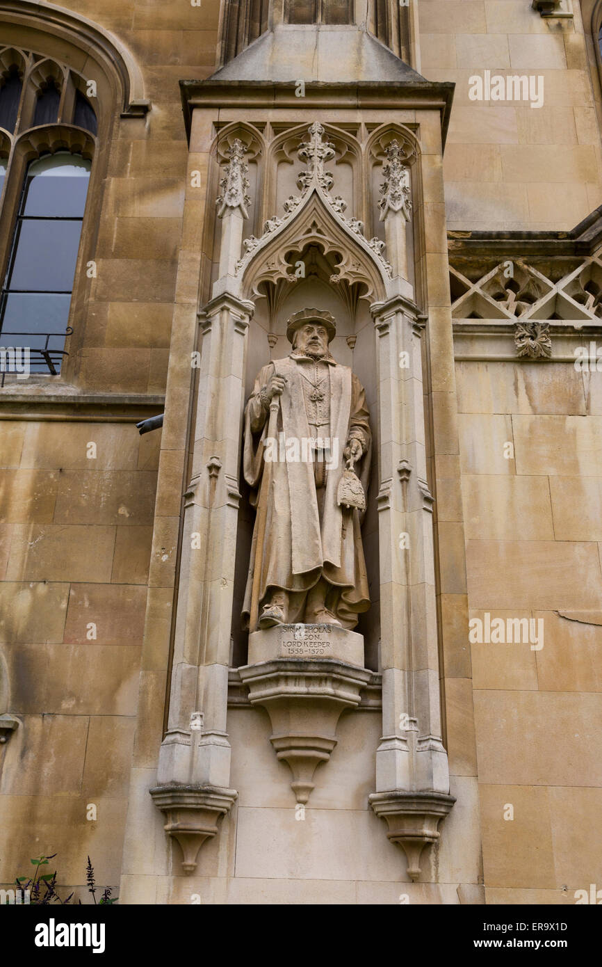 UK, England, Cambridge.  Corpus Christi College.  Statue of Sir Nicholas Bacon, Flanking the entrance to the chapel. Stock Photo