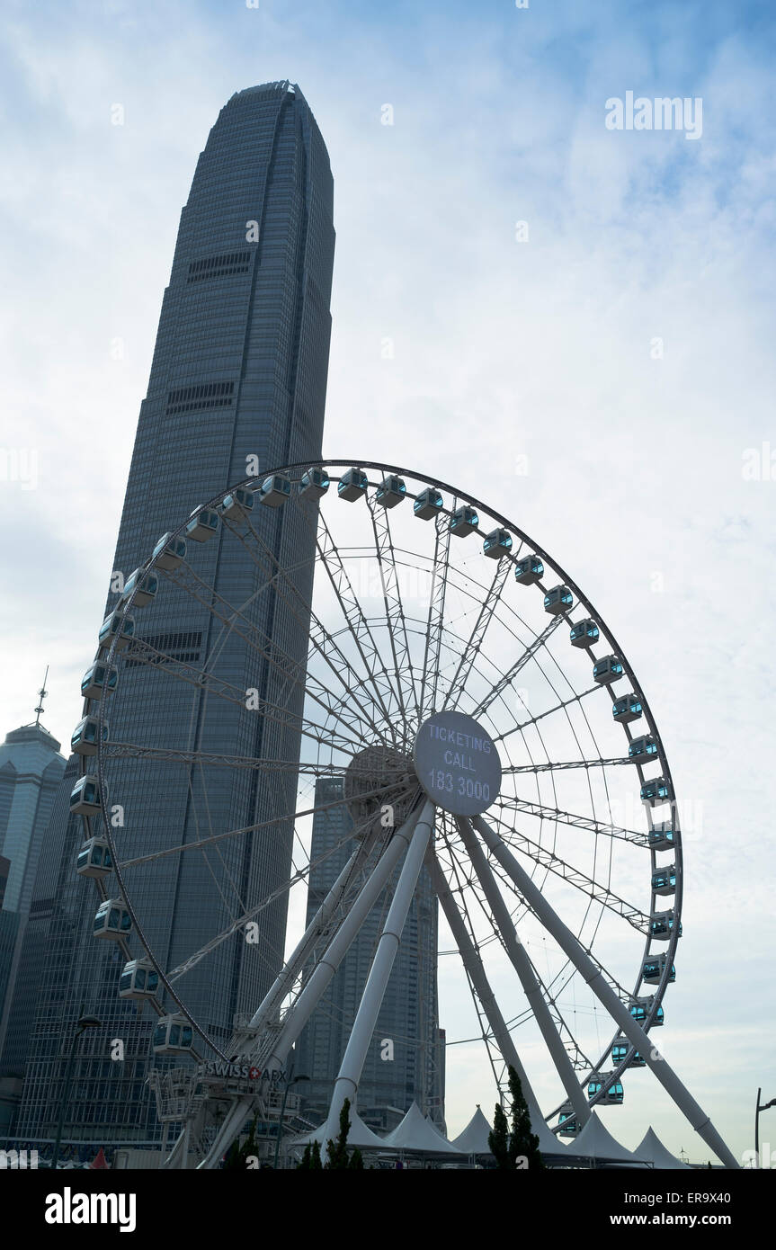 dh Hong Kong Wheel CENTRAL HONG KONG Ferris wheel and IFC skycraper building Stock Photo