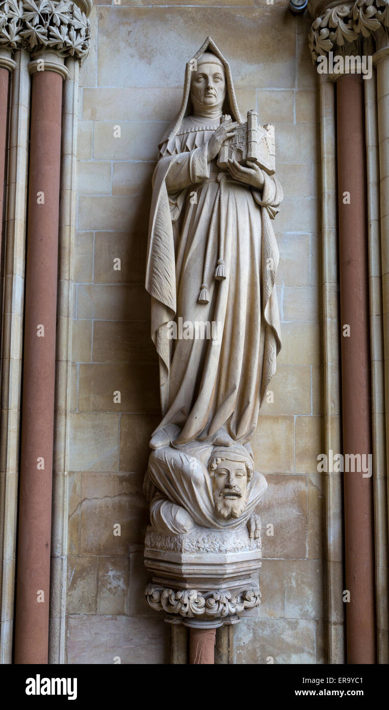 UK, England, Cambridge.  Statue of Margaret Beaufort, St. John's College. Stock Photo