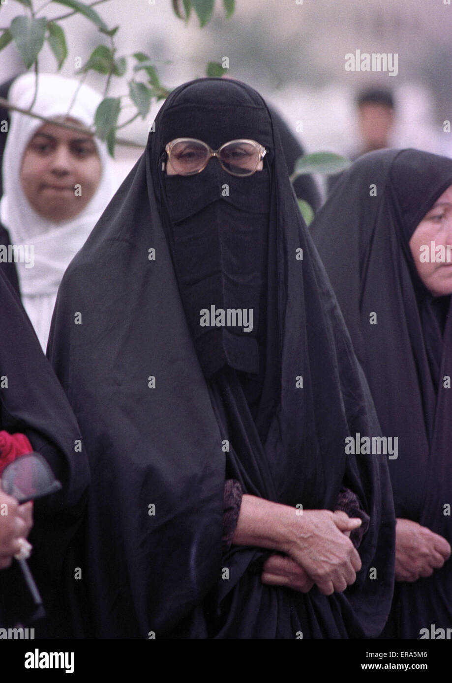 Kuwait women hi-res stock photography and images - Alamy