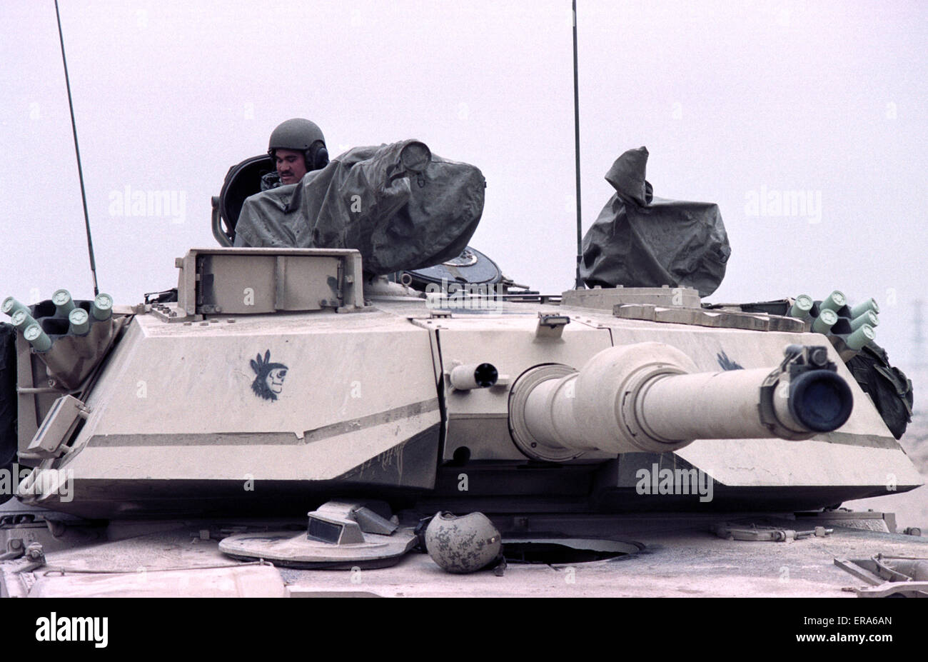 23rd March 1991 A U.S. Army soldier on his M1A1 Abrams tank, parked in the desert in northern Kuwait. Stock Photo