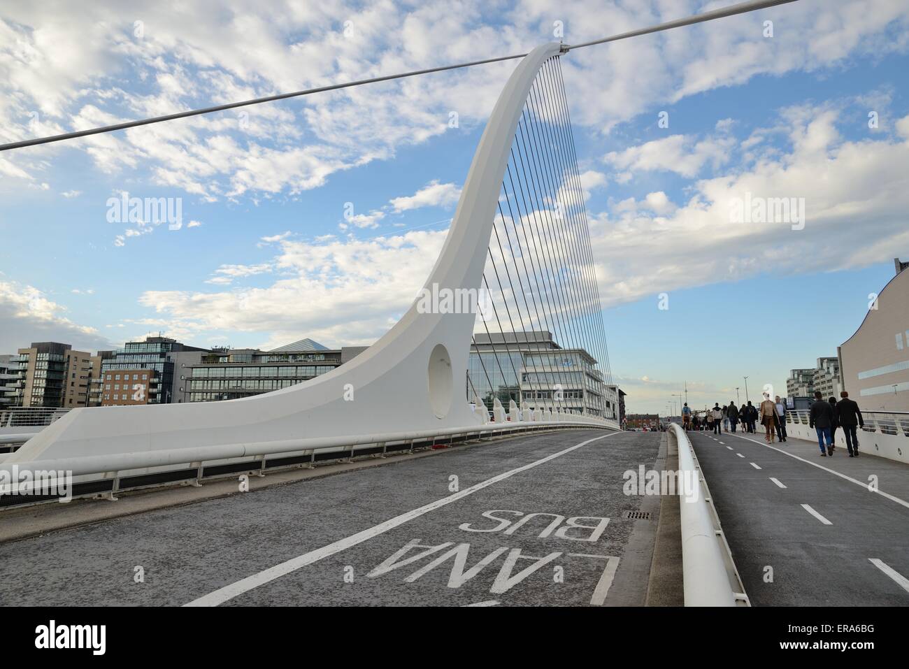 Samuel Beckett Bridge in Dublin across River Liffey Stock Photo - Alamy